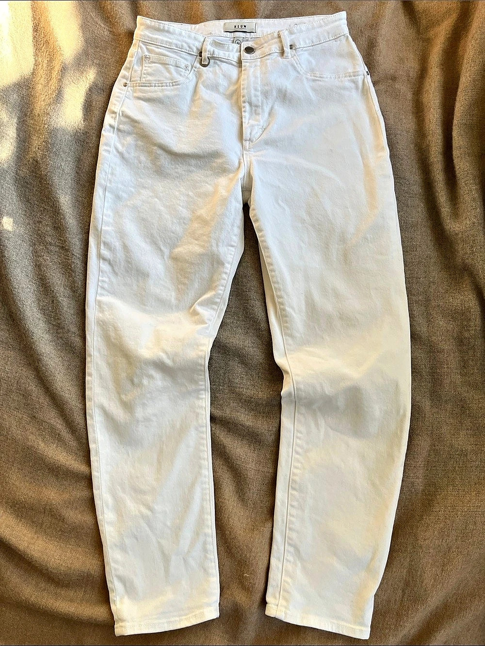 NEUW Lola tapered Leg Jeans in White Waist 30